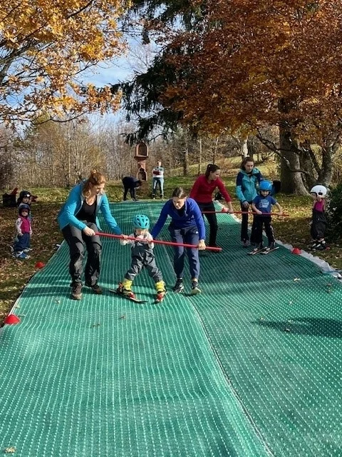 Matten-Skikurs beim Weingut Männle Durbach (ohne Schnee)